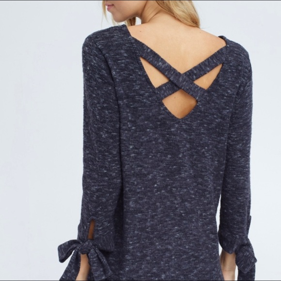 🆕Top with Ribbon Tied Sleeve with flair - Picture 1 of 7